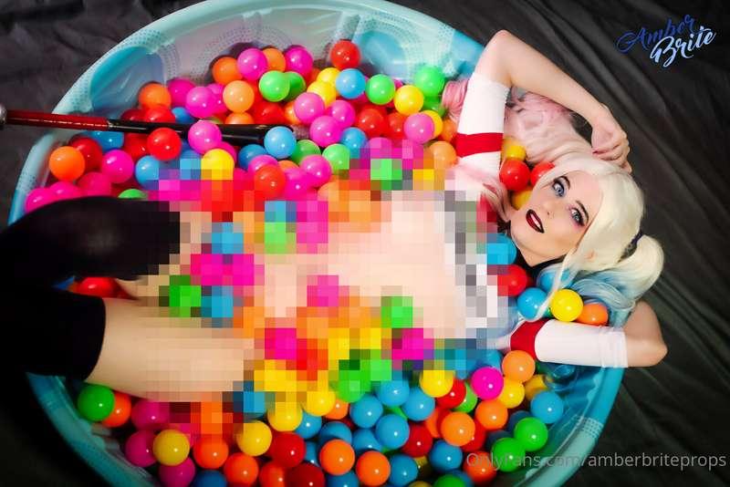 I promised some sexier Harley photos, didn't I?

Maybe Harle..