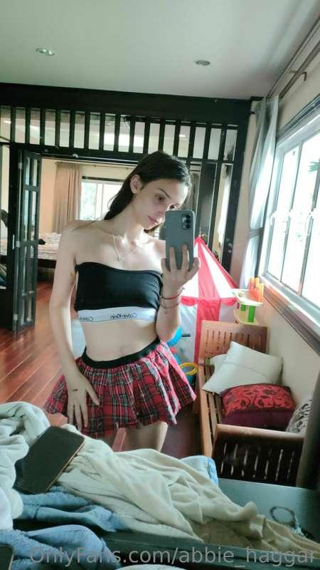 Wanna see me take my top off hehe in your pms now 🙈