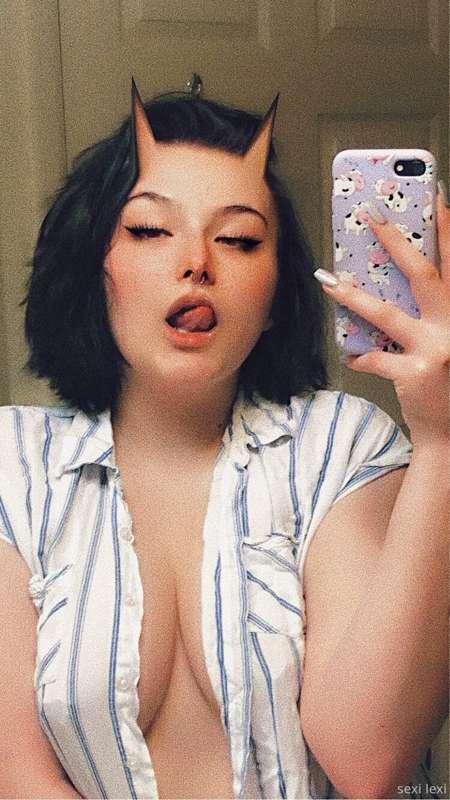 oh did you wanna see more?? my slutty uncensored page is FRE..