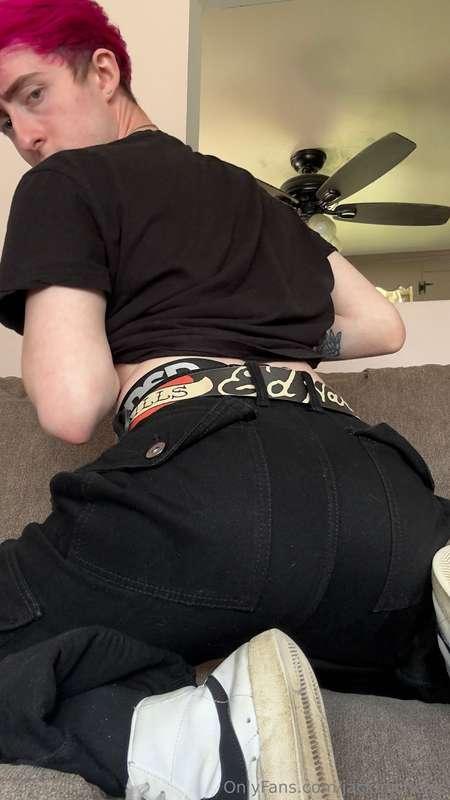 Take a bite from my juicy peach 🫣🍑