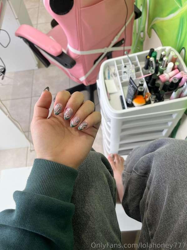 Pay for my nails 💅🏻