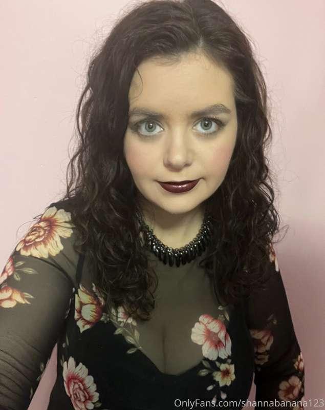 New pictures of me today in the outfit I’m wearing today
