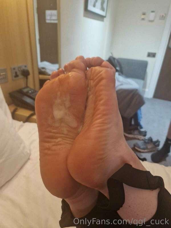 Massive load delivered to Abi's feet after a session!

More ..