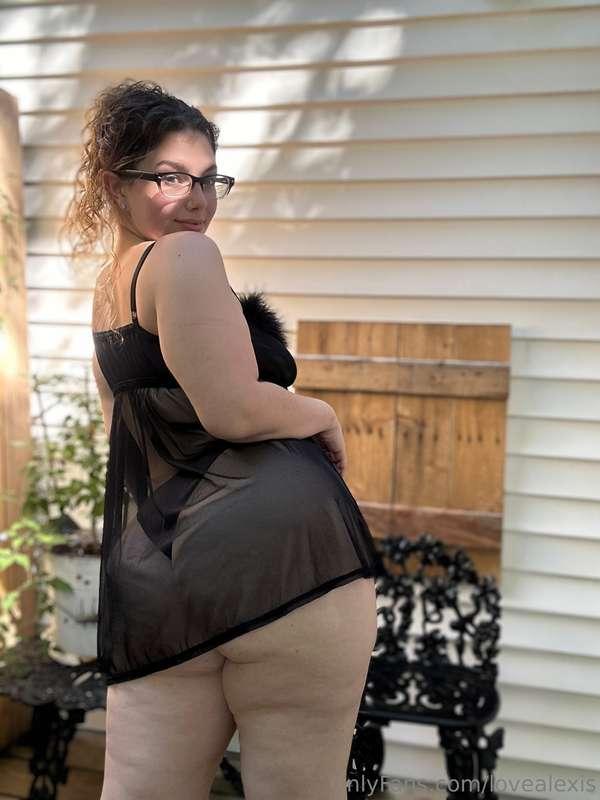Double tap for booty slaps!! 