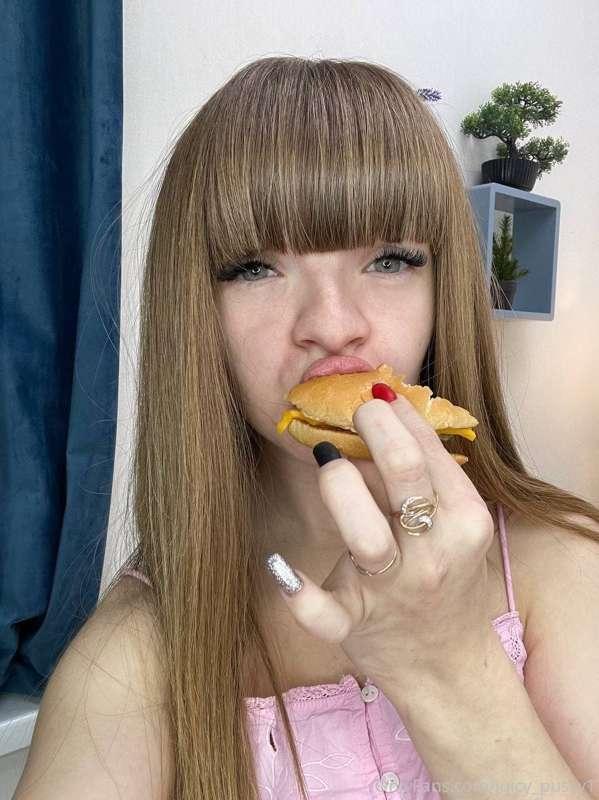 🤤 Now I'm going to have a delicious meal, and then I'll fuck..