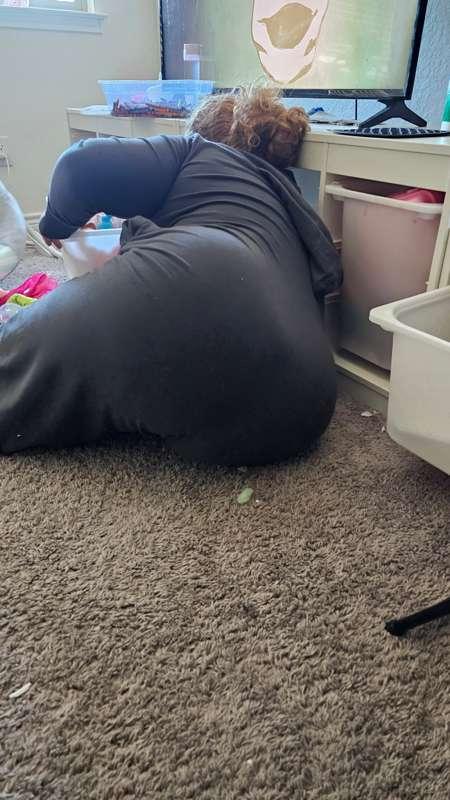 Oh my GAWD. I had to share. Kai's day off. Cleaning house!