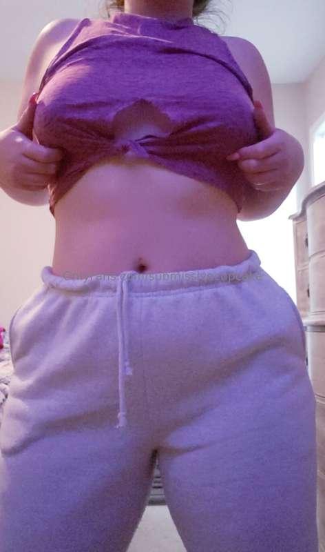 Hungover? Me too. Cum💦 Let's help each other out baby..