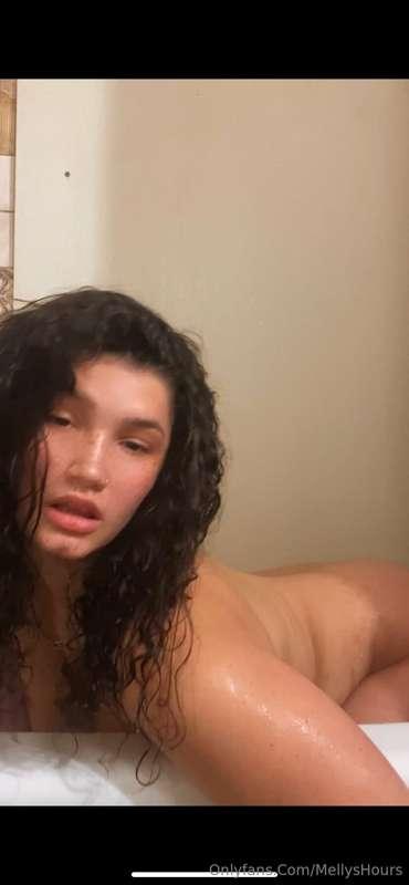 Wanna see more of me? Hm and my hot sexy bath? Look at my la..