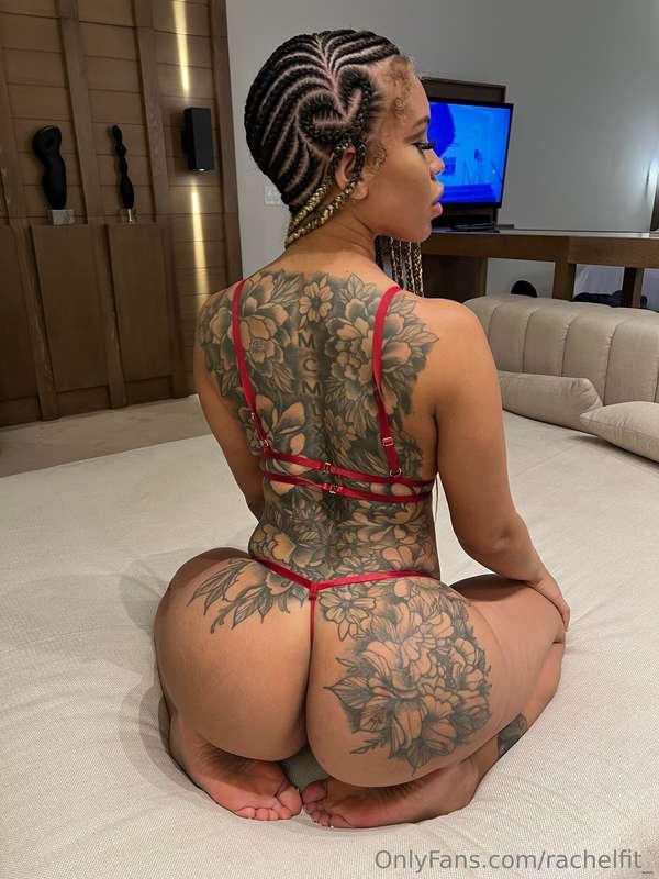 These curves were made to distract 😏🔥