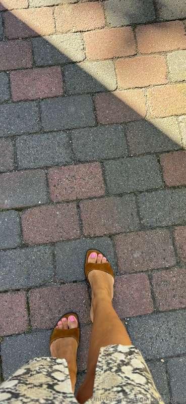 A quick meeting 🤎🩷