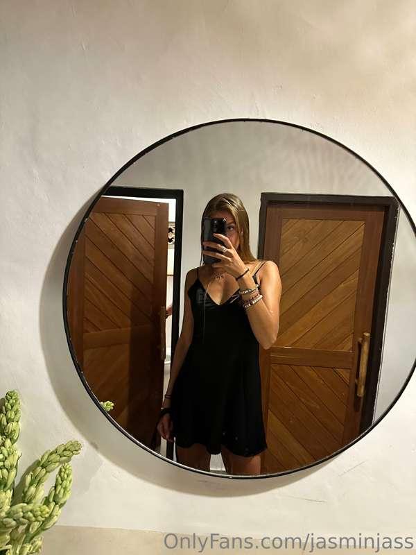 Happy Friday 👗