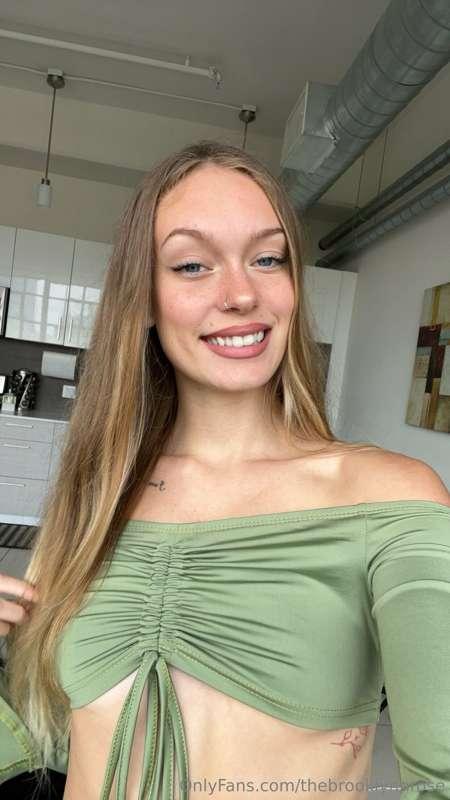 my mood when i see you message me @badbarbiepriv 🙈💕