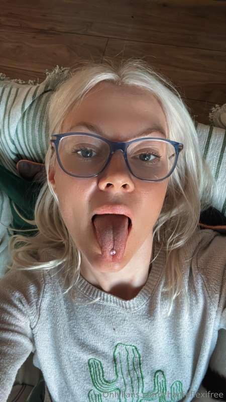 I’ll be live here my onlyfans in about 20mins 🤓 (yer I know ..