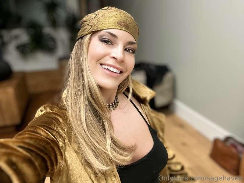 A lil Gyspy outfit never hurt anyone 🔮✨