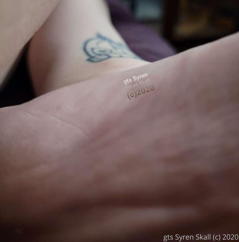 ***Giantess Unaware while Tinies explore - POV/SM - Barefeet..