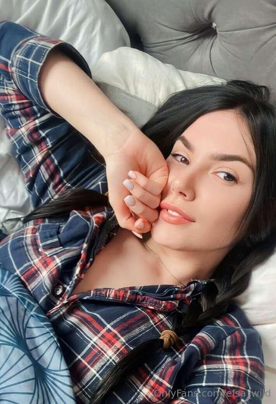 🫦Hot brunette @goldenna loves videocall 🍌💦

🍭Custom photos a..