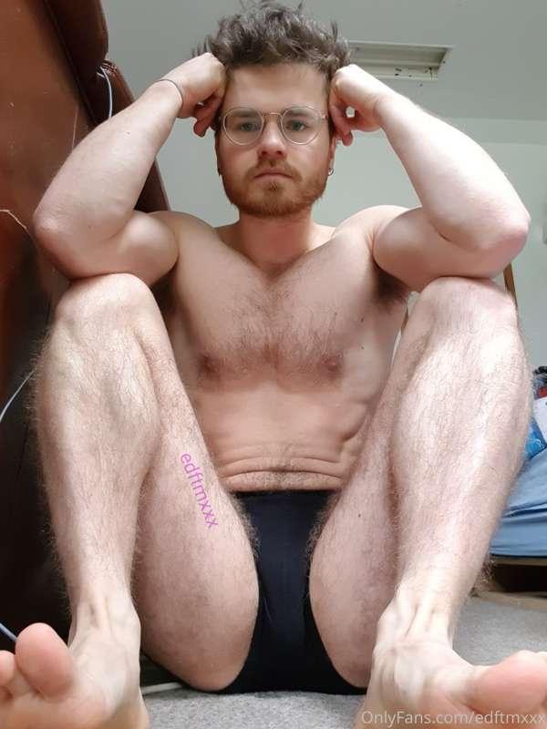 Suck my toes before I sit on your face😍