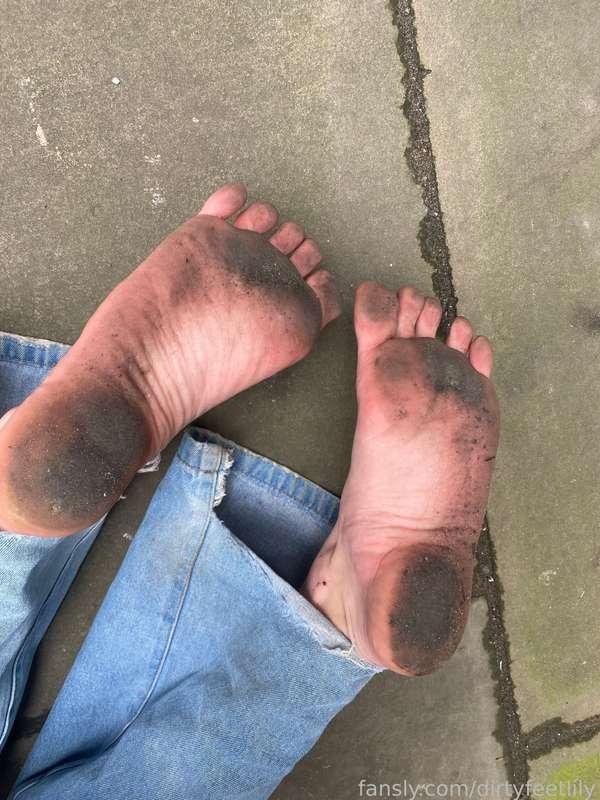 dirtyfeetlily image #1