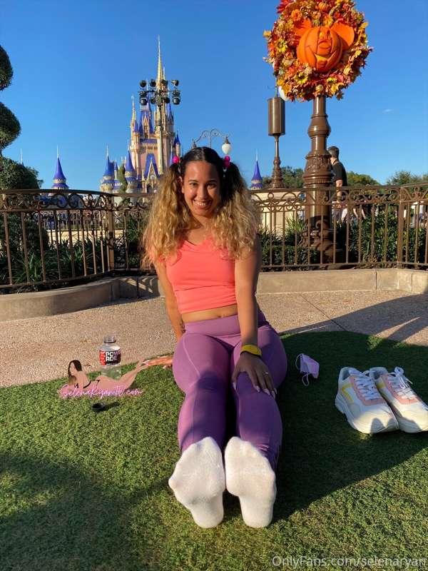 Airing out my toesies at Disney World's Magic Kingdom 🏰🦶🏼