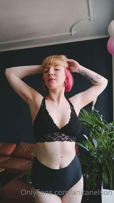 do you want to take off that bra with your teeth?😈
