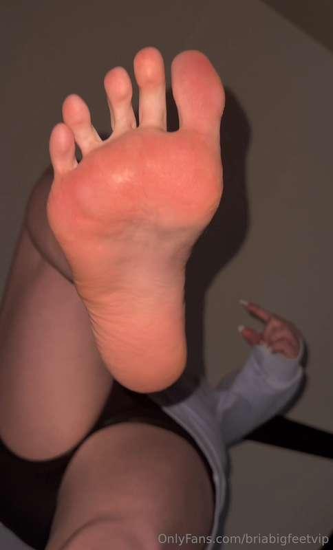 POV: you’re desperate to worship my big, smelly feet, and I’..