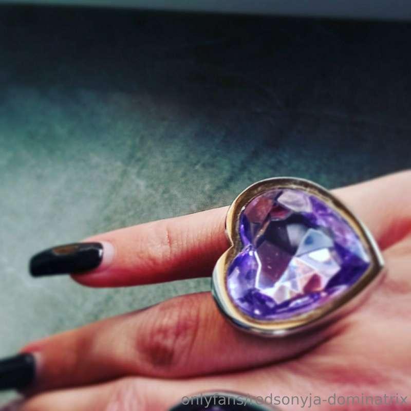 https://onlyfans.com/676679488/purple_leo   go and vote for ..