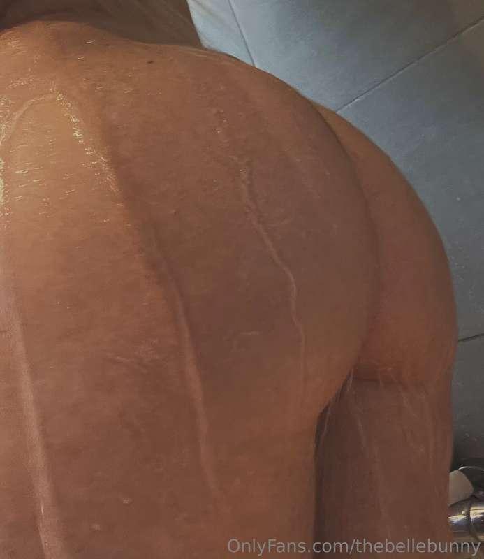 Wish it was your cum dripping on my ass🤤