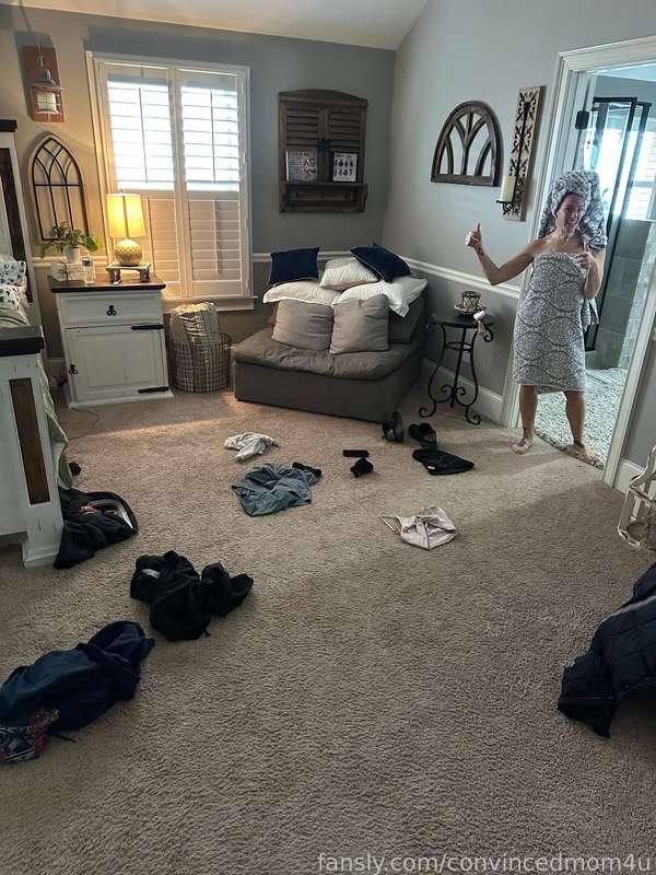 happy humpday yall!

the aftermath haha 😂 check your inbox tonight to see what caused this mess 😁😇😈

#fyp #milf #tease #towel #bts #convincedmom4u