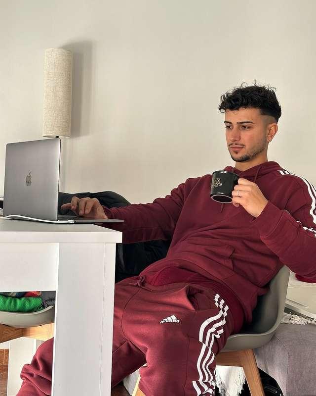 Chatting with you make me so hot 🔥