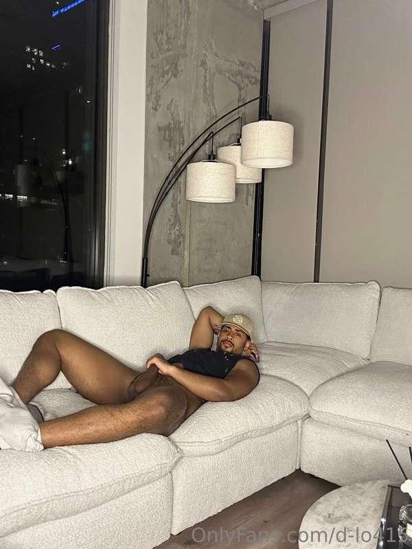 My new couch just came in😌 Had to test it out real quick🍑  C..