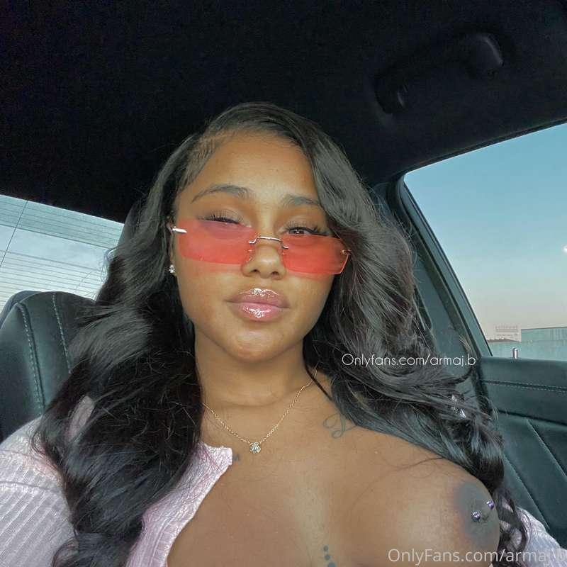 She taste like bubblegum 🍬.. sweet like candy 🍭