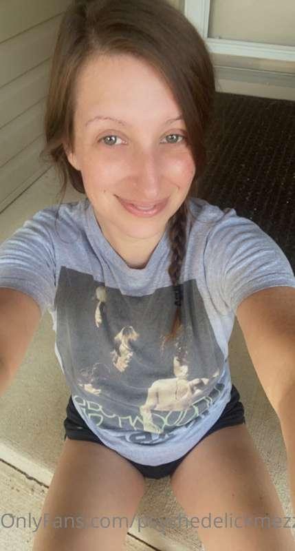 Happy Friday OF fam! 🌸