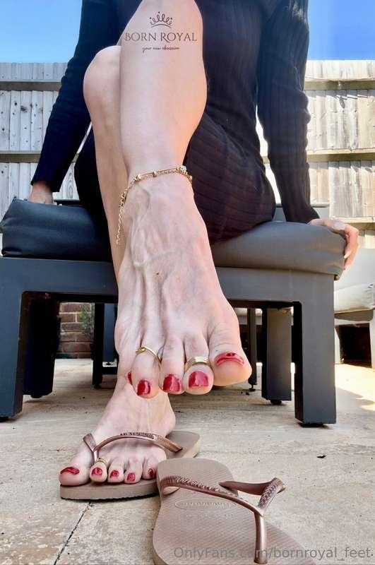 bornroyal_feet image #2