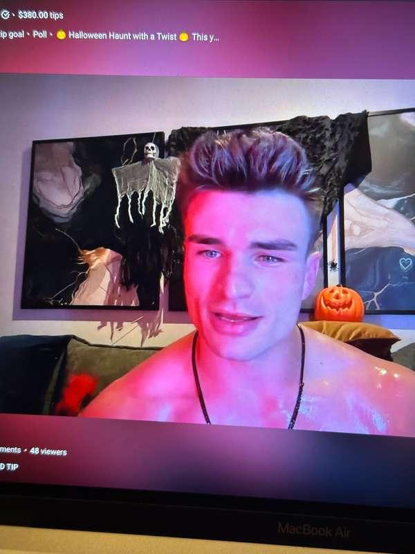 Have you seen what’s going on here?😍👇FREE LIVESTREAMhttps://..