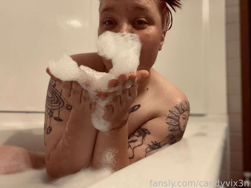 Is there anything better than cute bubble bath pictures with lots of titty? 

#cute #submissive #submissivegirls #cutegirls #freebiepics #titty #bigboobs #bigtitty #DDtits 