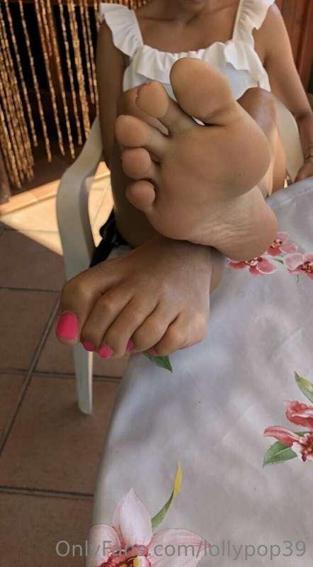 Come on baby, open your mouth and taste my toes, you know, t..