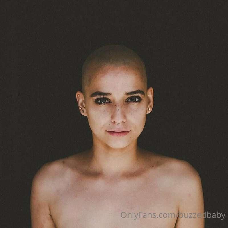 👩🏻‍🦲🔥