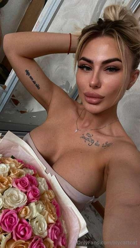 if you want a girl to kiss you, give her a bouquet💐..... wel..