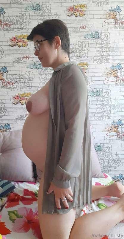 my belly is getting bigger and bigger 😁