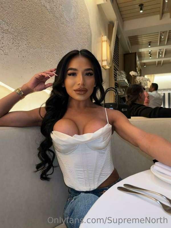 My boobies are poppin' out 🥵🔥