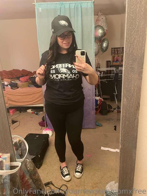 Who ya rooting for in the superbowl?! 🦅