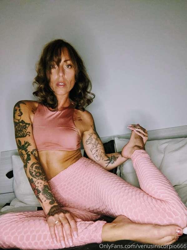 Swipe through and tell me which pic made your dick twitch? 🥵