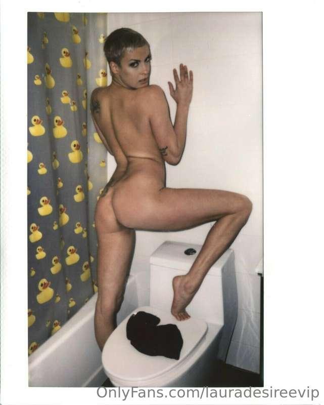 Play with my ass while you’re inside me 🍑🫦