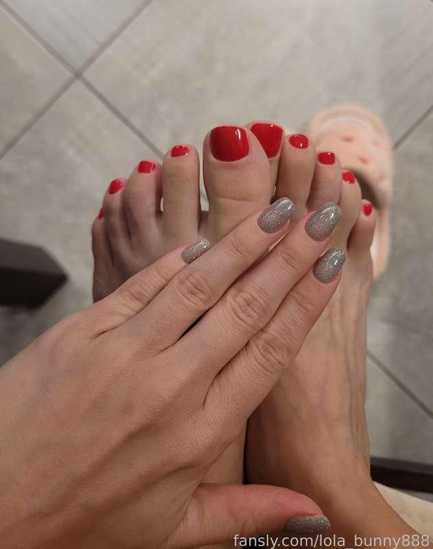 My new sexy pedicure and manicure 💅  #fetish #feet #foot #nail #red #footfetish 
