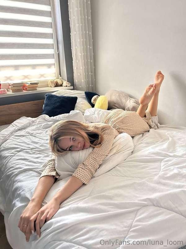 Me, a day off, a cozy bed, and a movie night… 😌🍿 What could ..