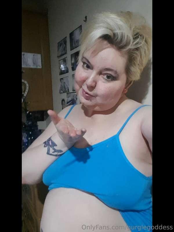 Good morning 🩵 Editing a masturbation video to share with yo..