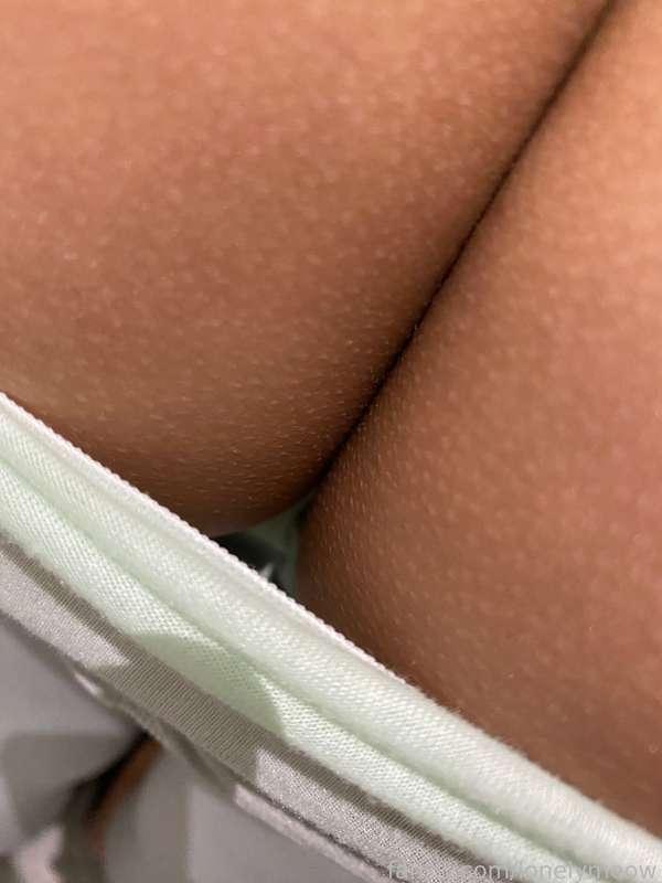 Any volunteer to lick here? 👅 