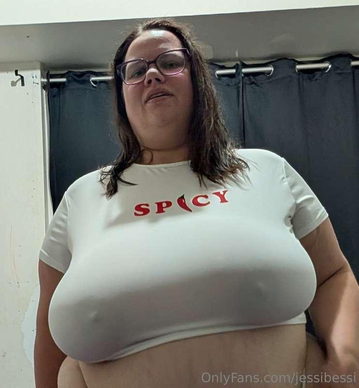 Say hi if you’re jerking off and wanna cum together 🧁