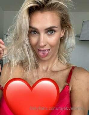 Your silly & sexy Ve 😝