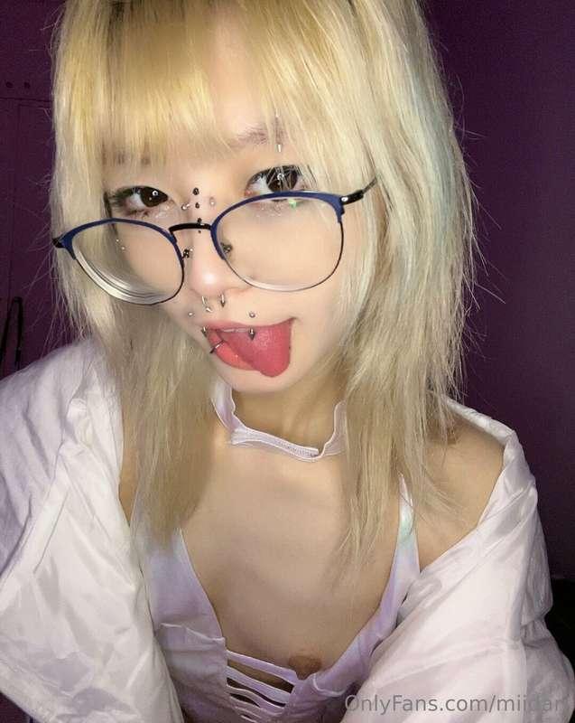 Hiiii !! I miss you guys ✨❤️ there will be a new post later ..